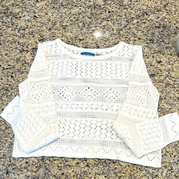 Alice + Olivia Sweaters - EUC Alice + Olivia Crochet Long Sleeve Top
